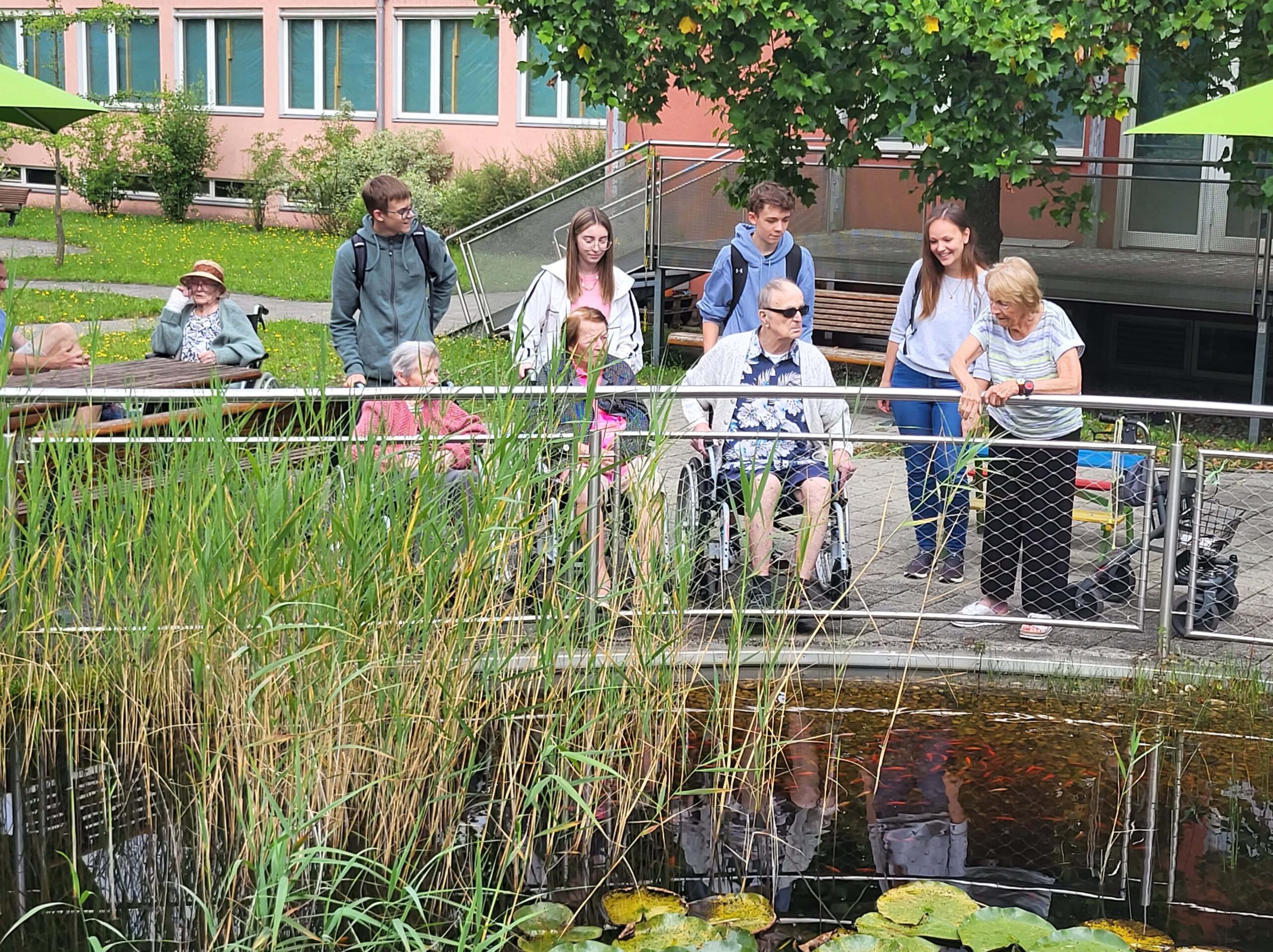 Aktionswoche _ Besuch im Altenheim (3)-min